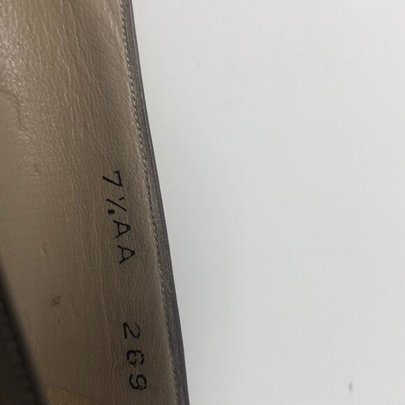 EUC Salvatore Ferragamo tan/ brown 7 1/2 heels - Picture 5 of 8